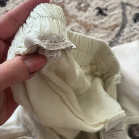 Button-Accent Wide Leg Pants - - Picture 7 of 7